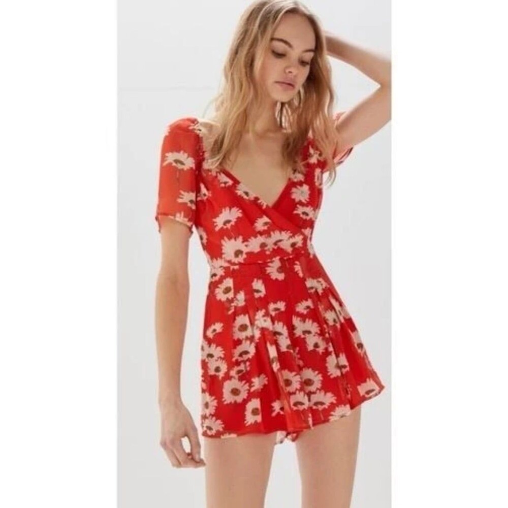 NWT Urban Outfitters Lula Floral Surplice Romper Size Small Red UO Playsuit